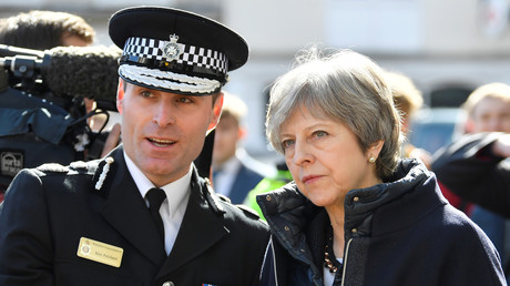 Le Premier ministre britannique Theresa May à Sailsbury où un ex-espion russe et sa fille ont été empoisonnés