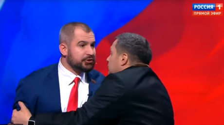 Bataille de communistes, larmes et insultes : le pire des débats de la présidentielle russe (VIDEOS)