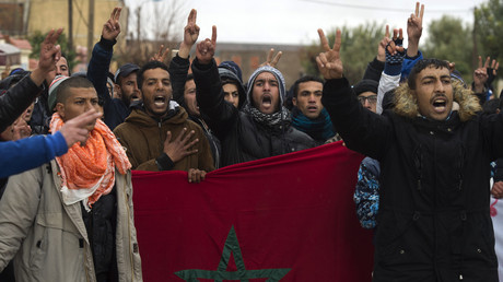 Des Marocains prennent part à une manifestation dans l'ancienne ville minière de Jerada, dans le nord-est du pays
