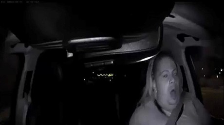 Capture d'écran d'une vidéo montrant la réaction de la propriétaire d'un véhicule autonome Uber impliqué dans une collision mortelle avec un piéton, à Tempe aux Etats-Unis, le 18 mars 2018. 