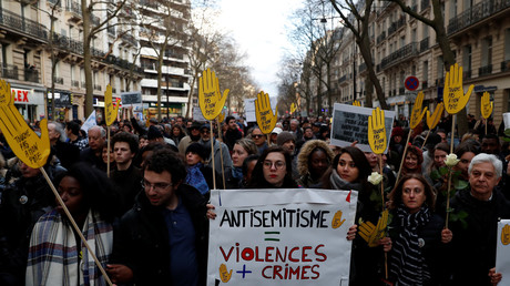 Pendant la marche blanche en hommage à Mireille Knoll, le 28 mars 2018 à Paris.