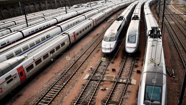 Réforme de la SNCF : le Front national et Les Républicains ne jouent pas l'opposition