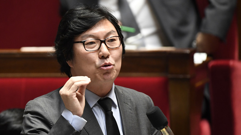 Ivre, Jean-Vincent Placé en garde à vue pour insultes racistes, sexistes et outrage à agent