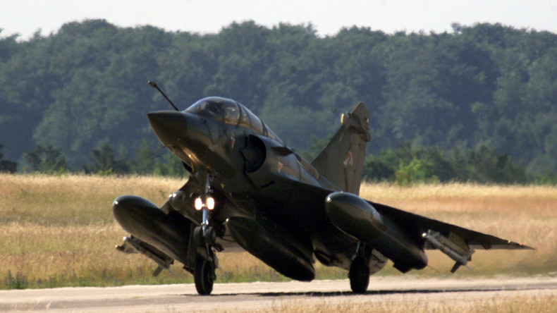 Une bombe d'exercice lâchée par un avion de l'armée de l'Air française dans le Loiret, deux blessés