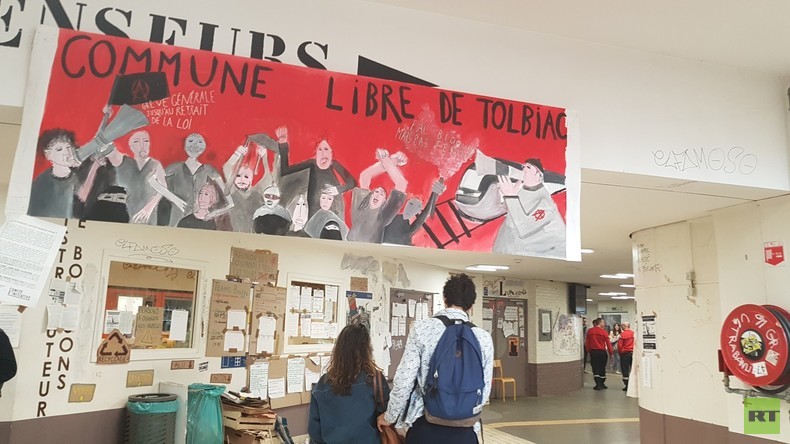 Menacés d'expulsion, les occupants de Tolbiac veulent «résister jusqu'au bout» (REPORTAGE)