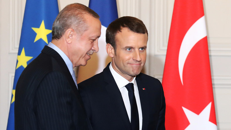 Ankara : les relations russo-turques sont trop fortes pour pouvoir être rompues par Macron
