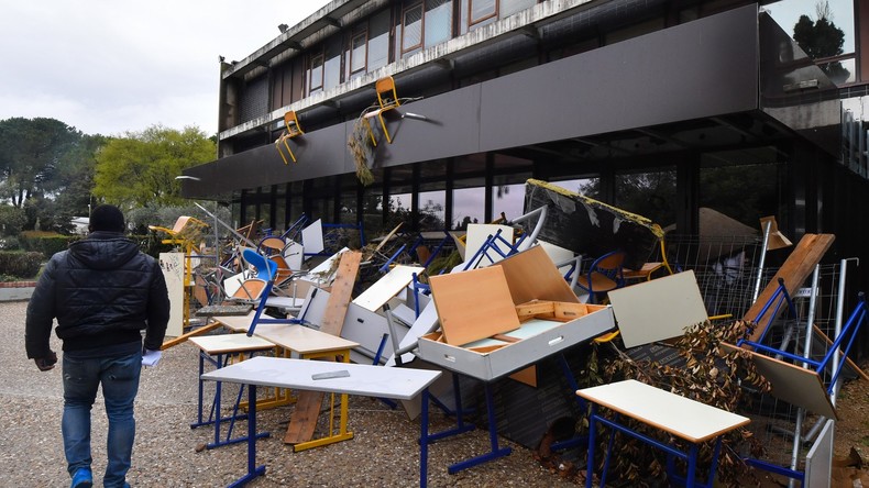 Blocages estudiantins : plus d'un million d'euros de dégâts, selon le gouvernement
