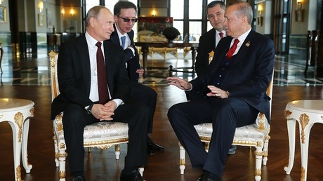 Rencontre entre Vladimir Poutine et Recep Tayyip Erdogan  au palais présidentiel turc à Ankara, en marge de l'inauguration du chantier de la centrale nucléaire d'Akkuyu, le 3 avril 2018. 