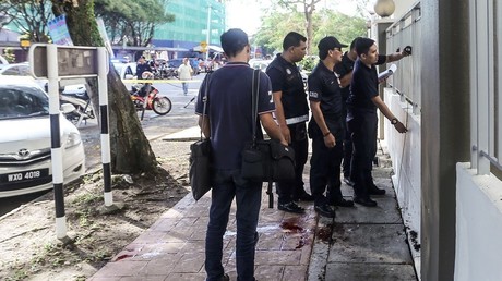 La police mène l'enquête sur les lieux de l'assassinat à Kuala-Lumpur, 21 avril
