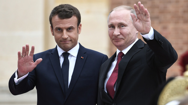 Macron à Saint-Pétersbourg : un an après Versailles, où en est la relation franco-russe ?