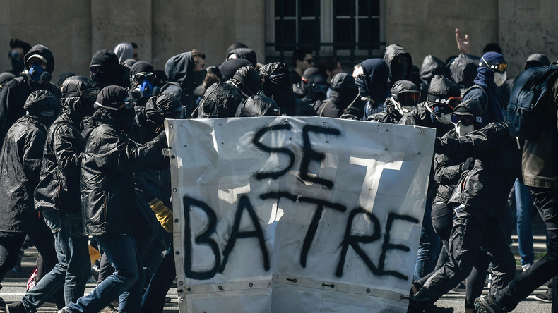 Collomb : pour «garder le droit de manifester», les protestataires doivent «s'opposer» aux casseurs