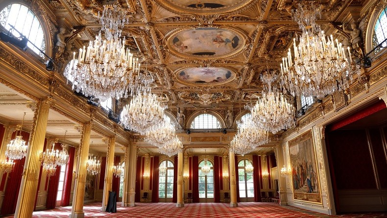 «Le Président a été clair» : un reporter de RT France à nouveau interdit d'accès à l'Elysée (VIDEO)