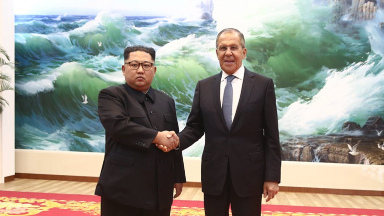 Le chef de la diplomatie russe Sergueï Lavrov invite Kim Jong-un à venir en Russie