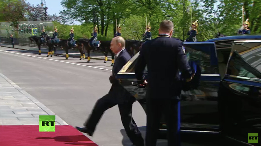 La limousine présidentielle flambant neuve de Poutine dévoilée lors de son investiture (IMAGES)