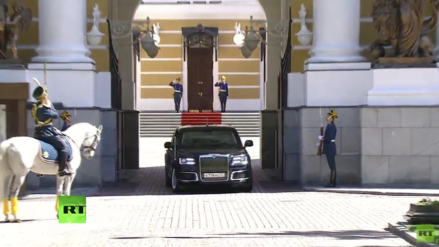 La limousine présidentielle flambant neuve de Poutine dévoilée lors de son investiture (IMAGES)