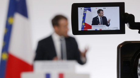 Emmanuel Macron joue son propre rôle dans un film coréalisé par Romain Goupil et Daniel Cohn-Bendit