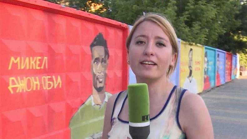 A Volgograd, la correspondante de RT France teste le Novitchok... un cocktail local (VIDEO)
