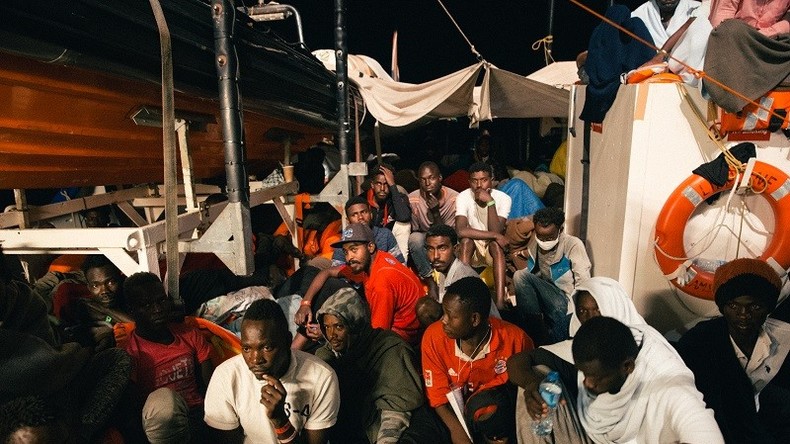 Emmanuel Macron annonce que la France va accueillir une partie des migrants du Lifeline