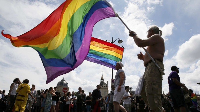 «Dictature LGBT» : les peintures arc-en-ciel du Marais à Paris ont de nouveau été vandalisées