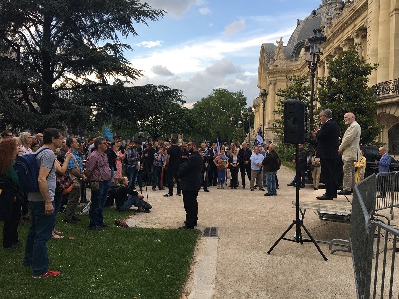 La mouvance identitaire manifeste à Paris pour la libération de l'activiste Tommy Robinson
