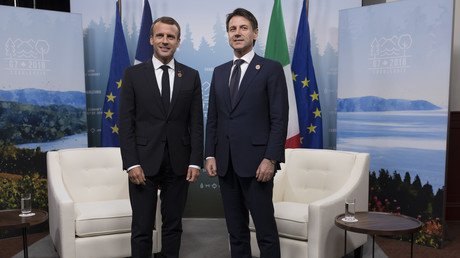 Emmanuel Macron et Giuseppe Conte en réunion au sommet du G7 à Charlevoix au Canada le 8 juin. 