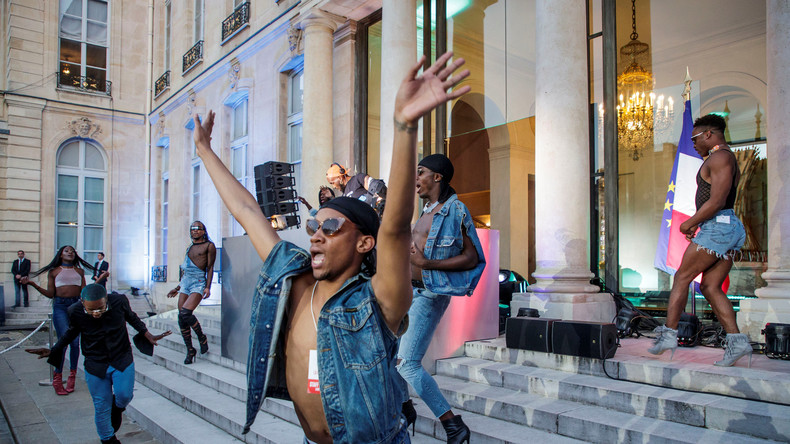 «Les gens adorent !» : Macron s'amuserait de la polémique sur la fête de la musique à l'Elysée