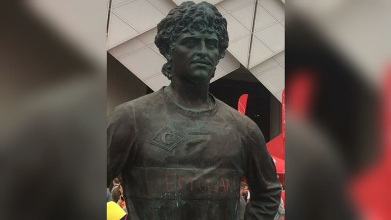 Mondial 2018 : la statue d'un footballeur russe dégradée lors du match Angleterre-Colombie