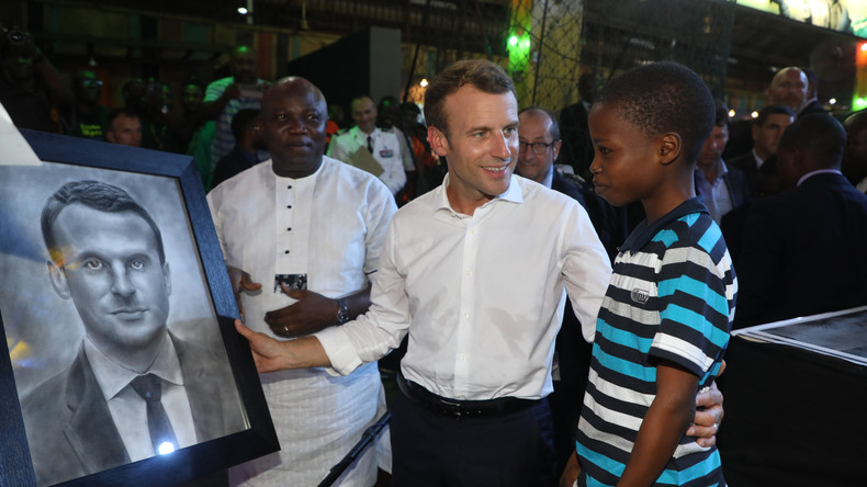 Nigeria : Emmanuel Macron ému par son portrait dessiné par un enfant de 11 ans