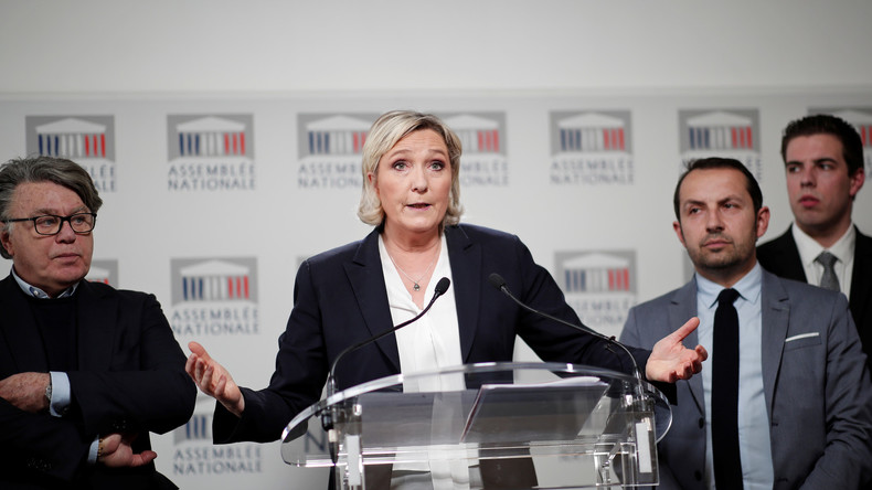 Décision de justice sur les assistants d'eurodéputés FN : Marine Le Pen dénonce une «peine de mort»