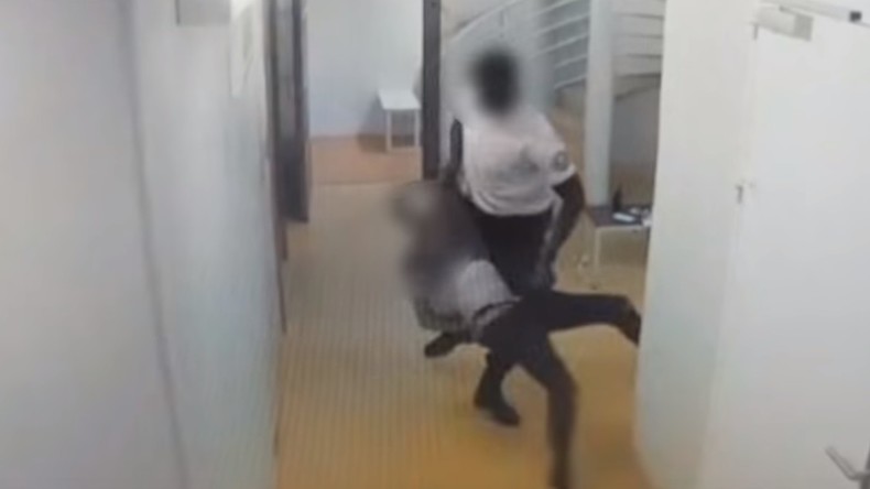Enquête ouverte après le tabassage d'un prévenu par un policier au TGI de Paris (VIDEO)