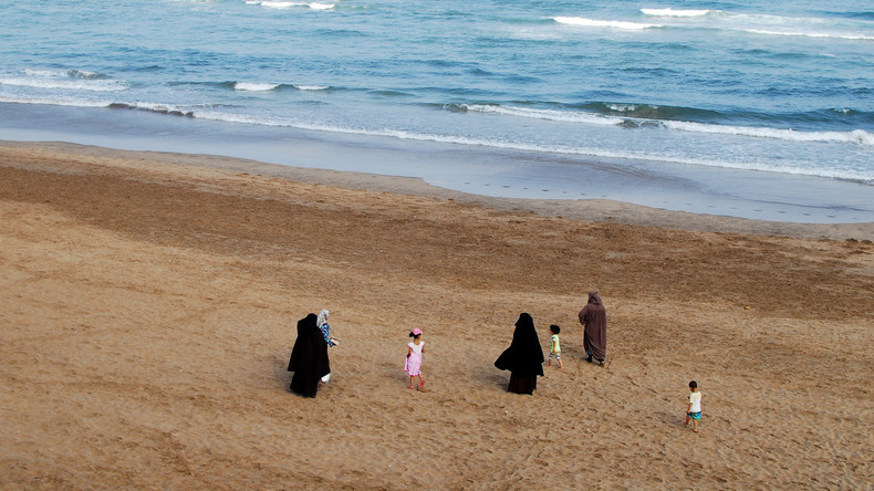 «Sois un homme» : au Maroc, une campagne contre la nudité des femmes suscite un tollé