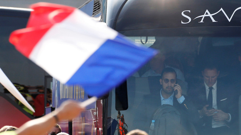 Pour un syndicat policier, Benalla était «tout autre chose qu'un bagagiste» lors du retour des Bleus