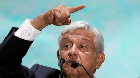 Le président élu du Mexique, Andres Manuel Lopez Obrador, s'adresse à ses partisans, à Mexico, le 2 juillet 2018