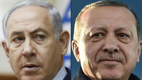Benjamin Netanyahou (gauche), Recep Tayyip Erdogan (droite)