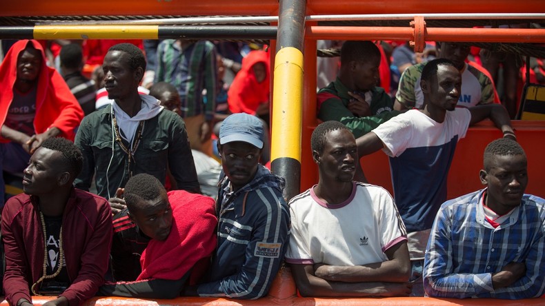 Un navire italien reconduit des migrants en Libye pour la première fois depuis 2009