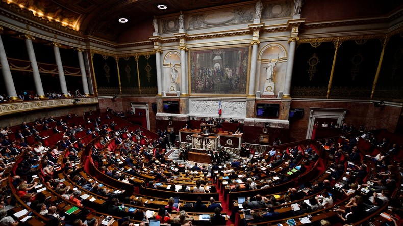 Tapage nocturne : une fête de députés LREM à l'Assemblée provoque l'intervention de la BAC