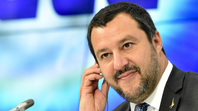 Salvini annonce le retour des mentions «père» et «mère» sur la plateforme de son ministère
