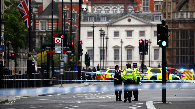 Londres : un véhicule fonce sur les barrières de sécurité du Parlement, le conducteur arrêté