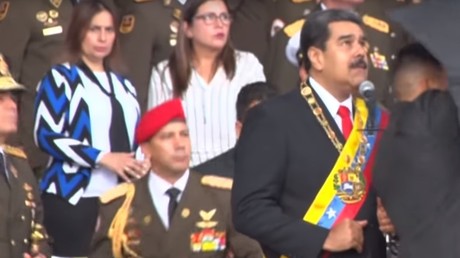 Le président vénézuélien Nicolas Maduro, interrompu dans son discours par une forte détonation, le 4 août à Caracas.
