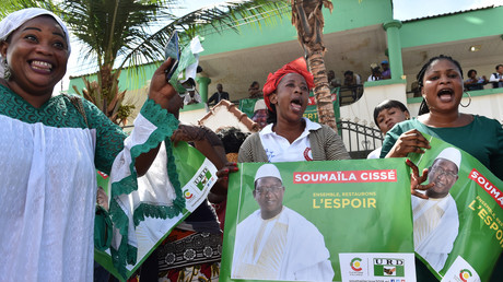 Des partisans du chef de l'opposition malienne et candidat à l'élection présidentielle Soumaïla Cissé, le 13 août 2018 à Bamako au Mali.