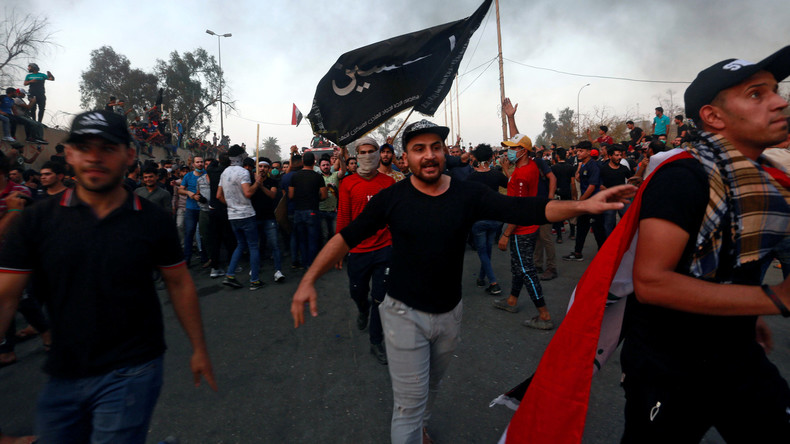 Irak : en pleine crise sociale à Bassora, des manifestants brûlent le consulat d'Iran