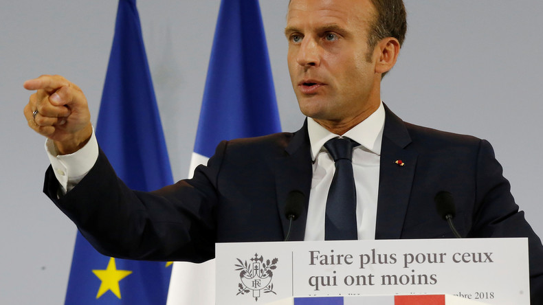 Avant de lancer sa boutique de produits dérivés, l'Elysée insère une croix de Lorraine dans son logo