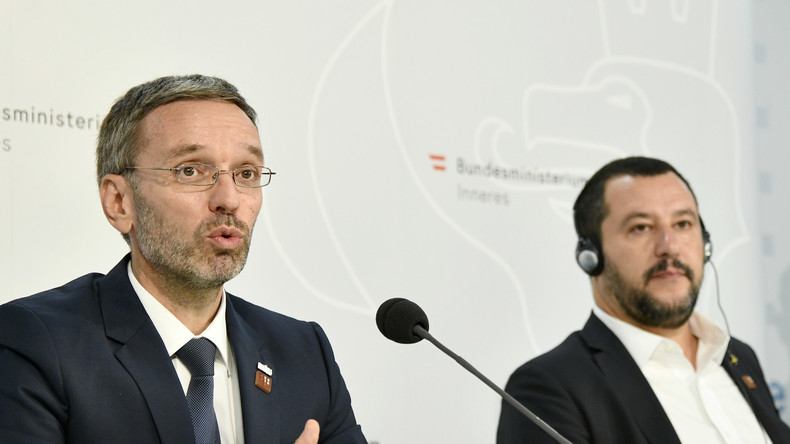 Trier les migrants sur des embarcations en mer : l'idée choc de l'Autriche