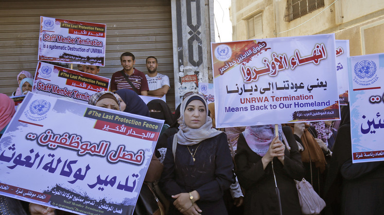 A Gaza, des milliers de personnes défilent contre la réduction du personnel de l'UNRWA
