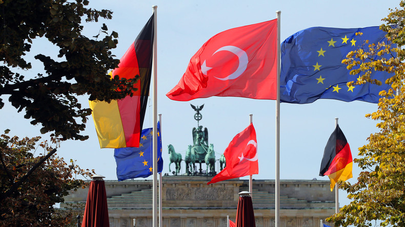 Rencontre Merkel-Erdogan, alors que leurs pays s'affrontent pour l'organisation de l'Euro 2024