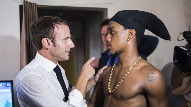 «Faut pas refaire des bêtises, hein ?» : Macron sermonne un jeune ex-braqueur à Saint-Martin (VIDEO)