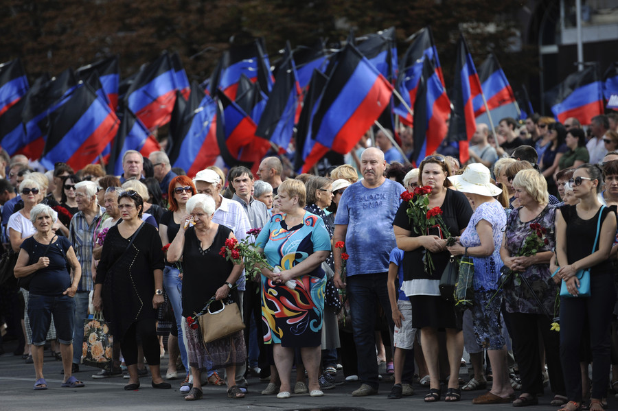 Donetsk : 120 000 personnes rassemblées pour rendre hommage à Alexandre Zakharchenko (IMAGES)