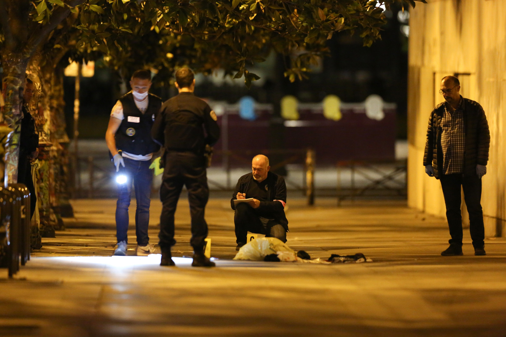 Attaque au couteau à Paris : sept personnes blessées, un individu arrêté (IMAGES)