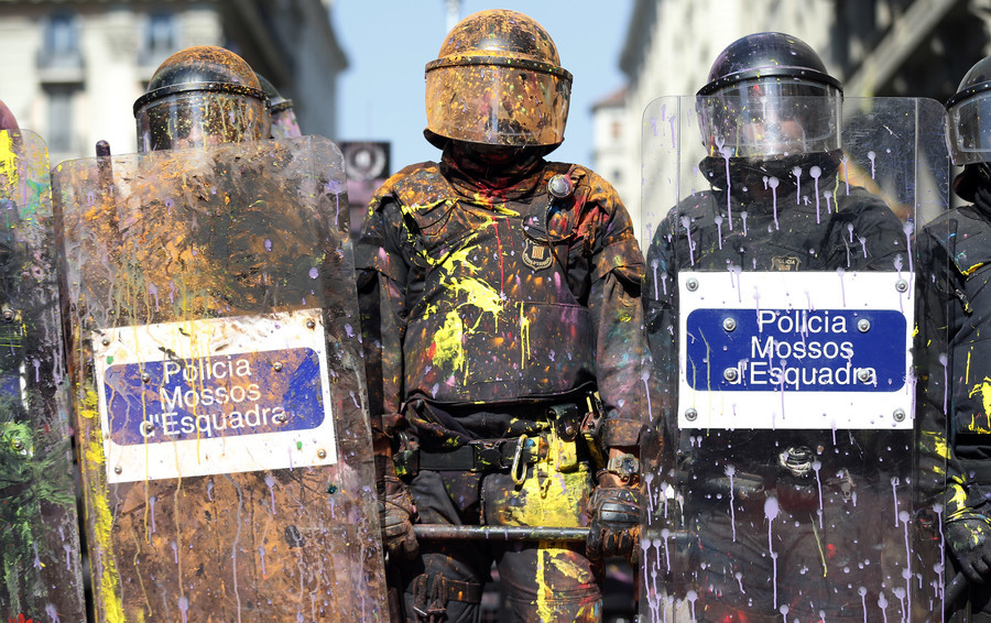 Affrontements entre indépendantistes catalans et forces de l'ordre à Barcelone (VIDEO)
