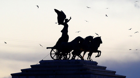 Statue de la victoire au sommet du monument à Victor-Emmanuel II à Rome (image d'illustration).